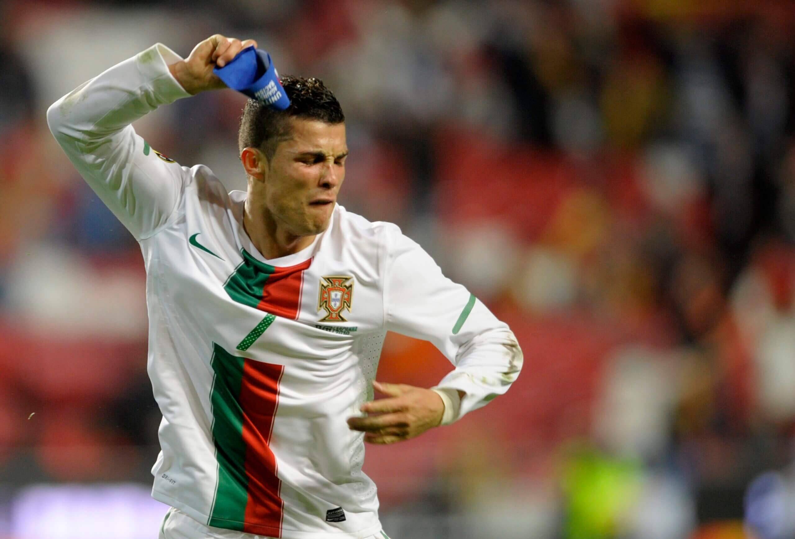 C罗在公牛比赛中大比分获胜,表现优异引发热议!赛场气氛高涨的简单介绍-开云新版